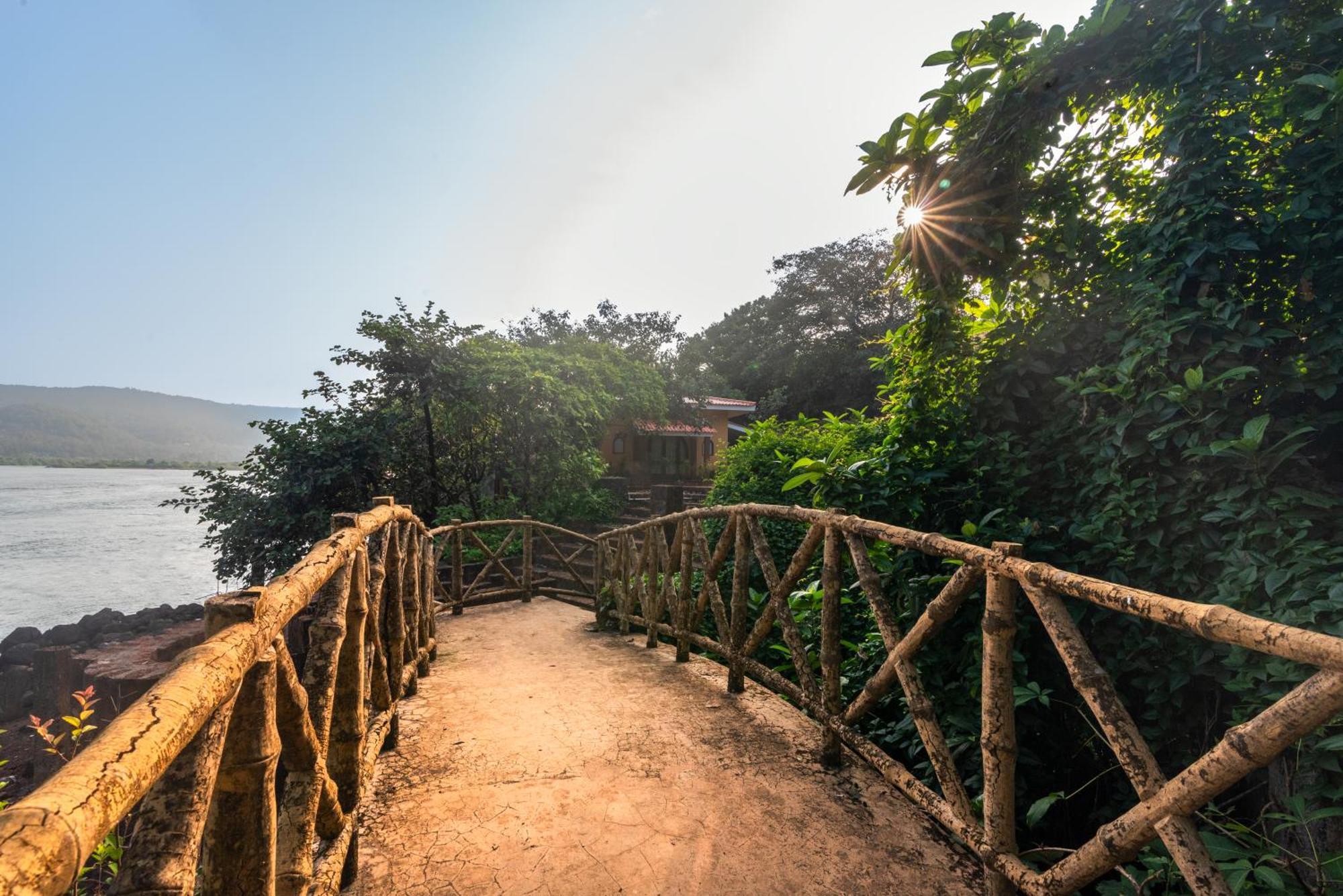 Saffronstays Athaang, Dapoli Ānjarle Esterno foto
